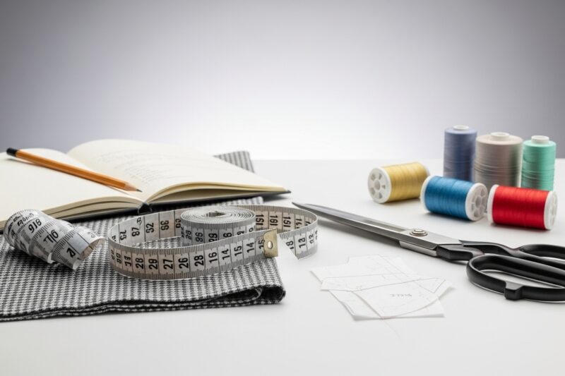Ile-metrów-materiału-potrzeba-na-sukienkę?